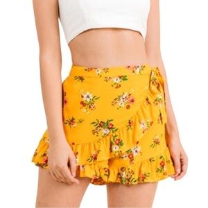 LOVE TREE, MARIGOLD, FLORAL, SUMMER, BOHEMIAN, RUFFLE SKORT SHORTS. SIZE L